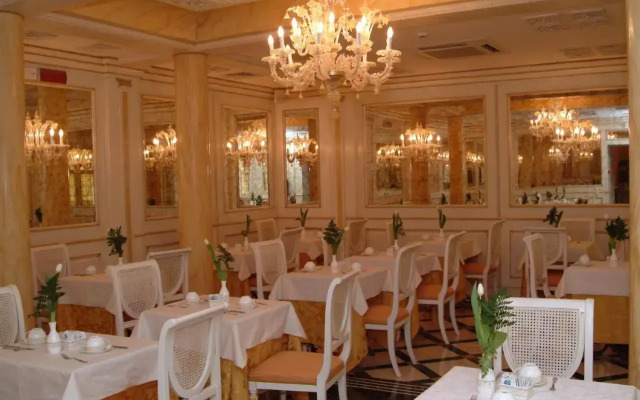Hotel Belle Epoque