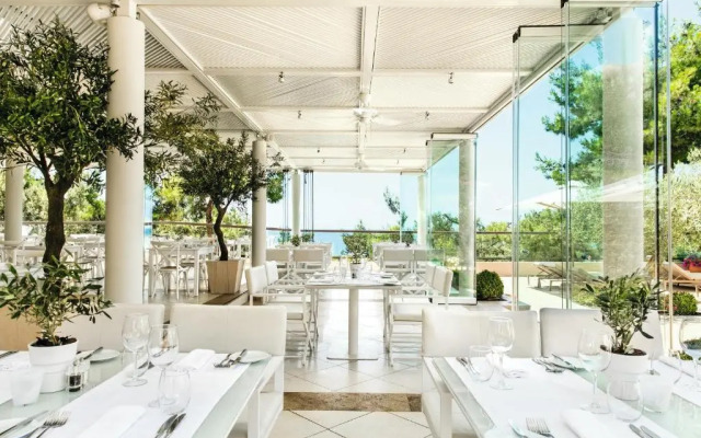 Отель Ikos Oceania