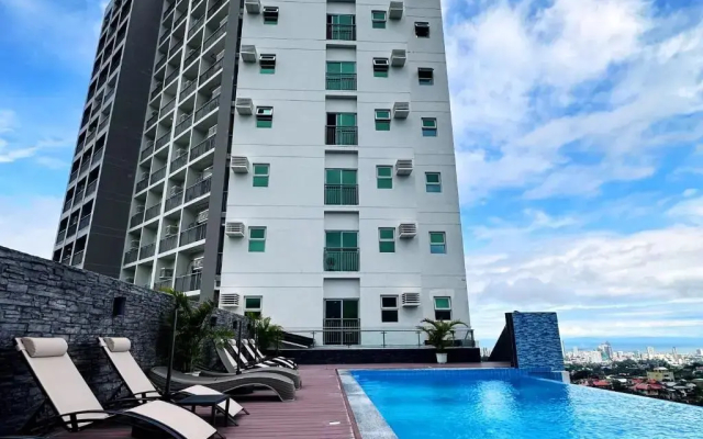 Hayat Sky Towers Cebu powered by Cocotel