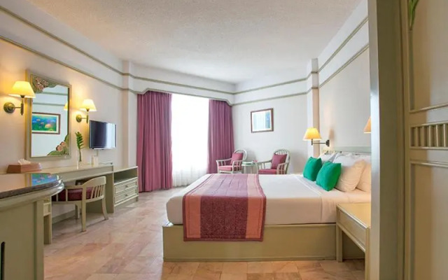 Cholchan Pattaya Beach Resort