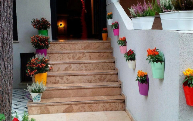 Juliet Rooms & Kitchen