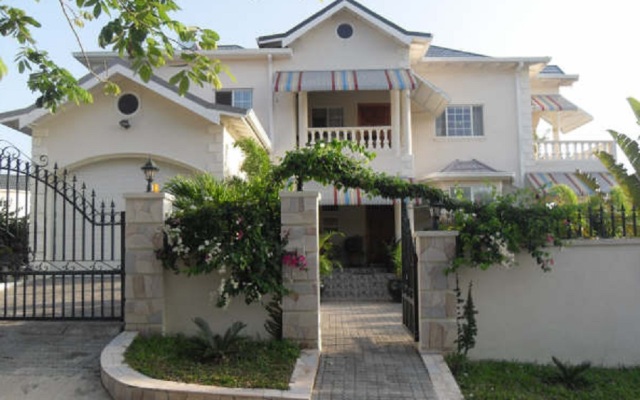 5 Br Seaview Villa with Pool - Ocho Rios - PRJ 1255