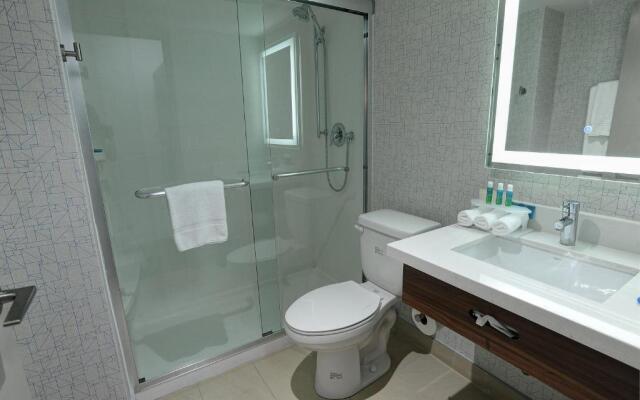 Holiday Inn Express & Suites Toronto Airport West by IHG