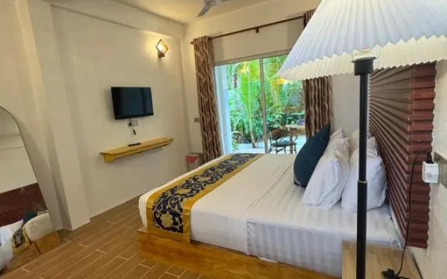 Blue Water Thoddoo Inn