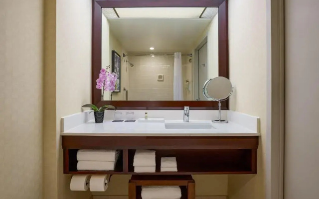 Renaissance Los Angeles Airport Hotel