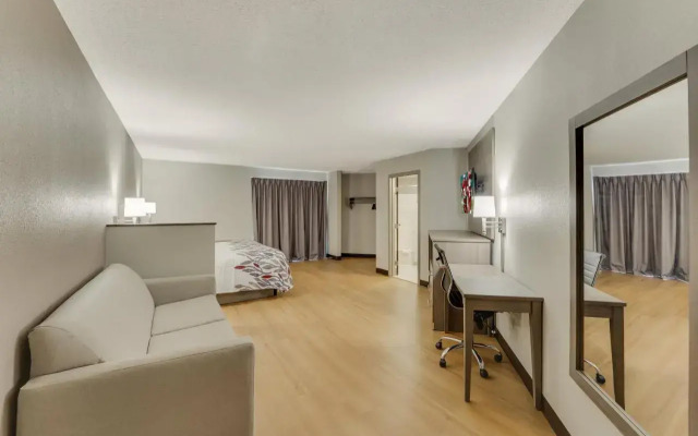 Red Roof Inn & Suites Newport – Middletown, RI