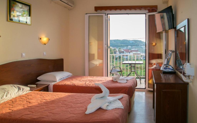 Kouros Apartments & Studios