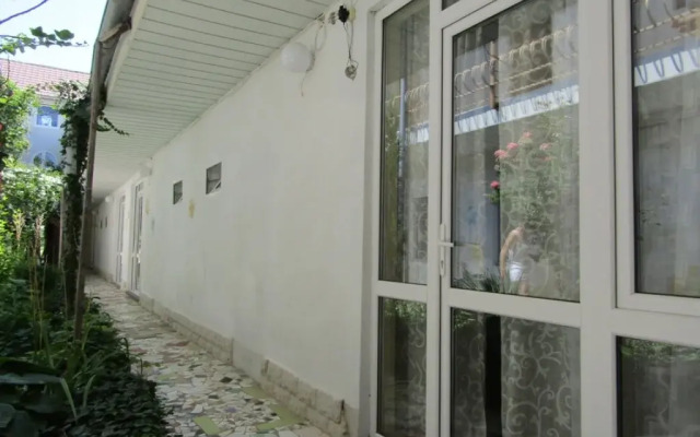 Roza Guest House