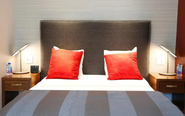 Hotel 32 32