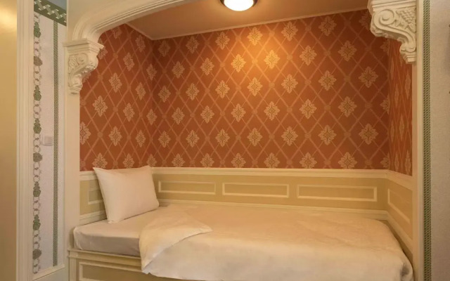 Tokyo Disneyland Hotel