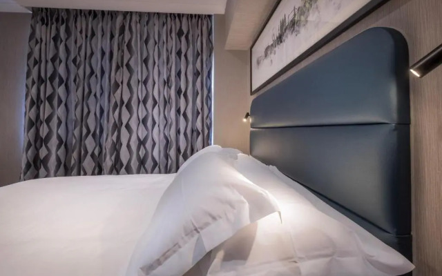 City Sleeper at Royal National Hotel