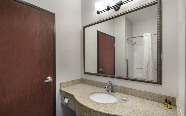 Best Western Plus Lake Dallas Inn & Suites