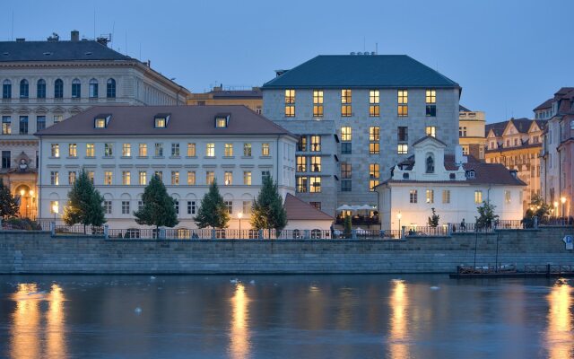 Отель Four Seasons Prague