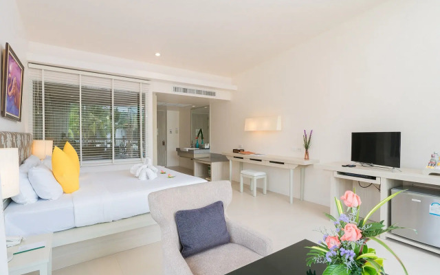 The Briza Beach Resort Khaolak