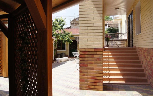 Gosti Plyus Guest House