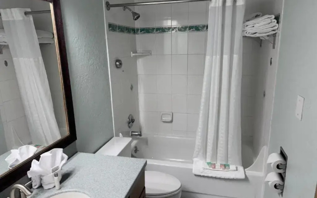 Promenade Inn & Suites Oceanfront