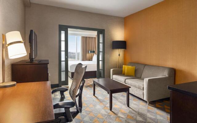 DoubleTree by Hilton Pointe Claire Montreal Airport West