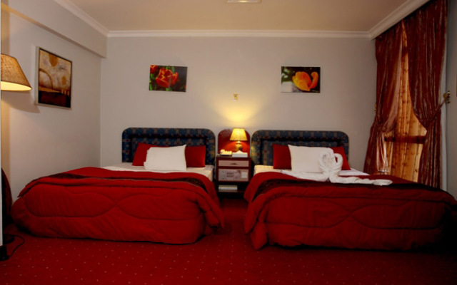 Adhari Hotel