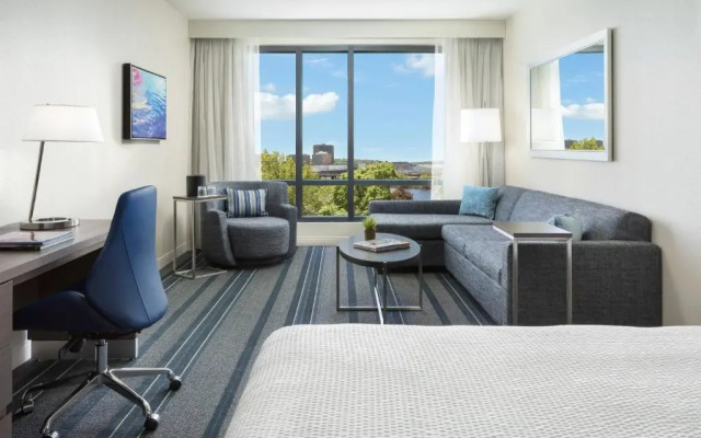 Courtyard by Marriott Boston-Cambridge