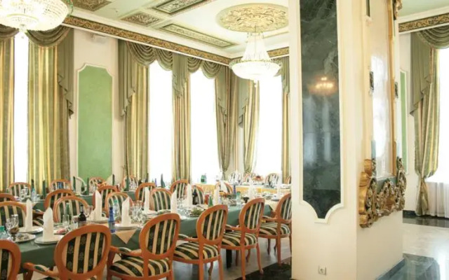 Warsaw Hotel
