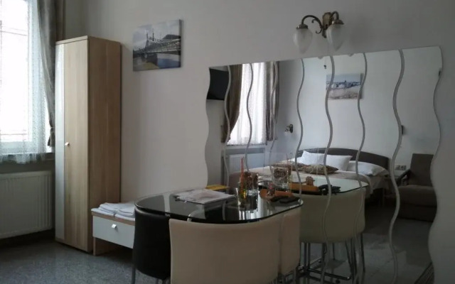 Happy Holiday Lux Apartments