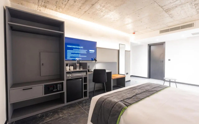 The Londoner Hotel St. Julians