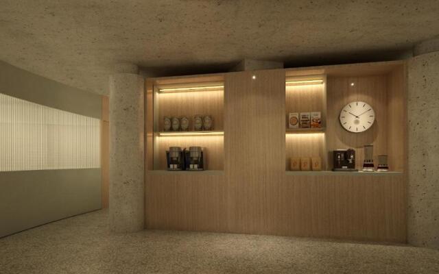 Zhengzhou East Railway Station Crossing Hotel