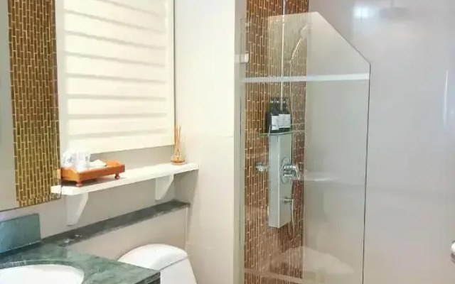 Royal Beach View Suites