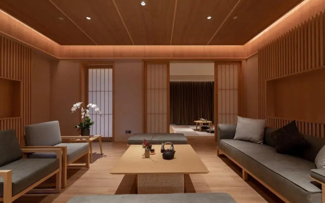 Hyakumangoku Onsen Hotel
