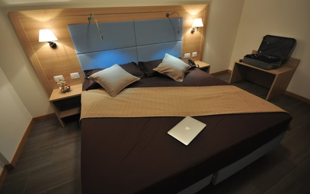 325 Tor Vergata Hotel