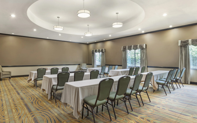 Best Western Plus Texoma Hotel & Suites