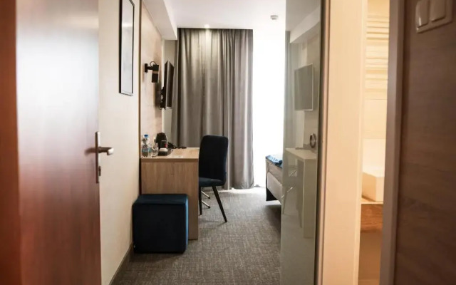 Gold Hotel