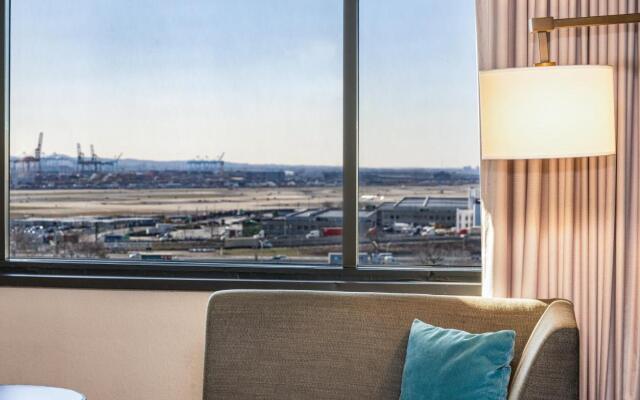 DoubleTree by Hilton Hotel Newark Airport