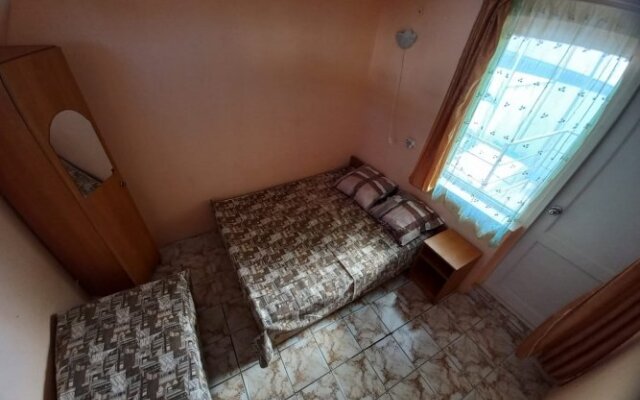 Inn on Chernomorskaya 100