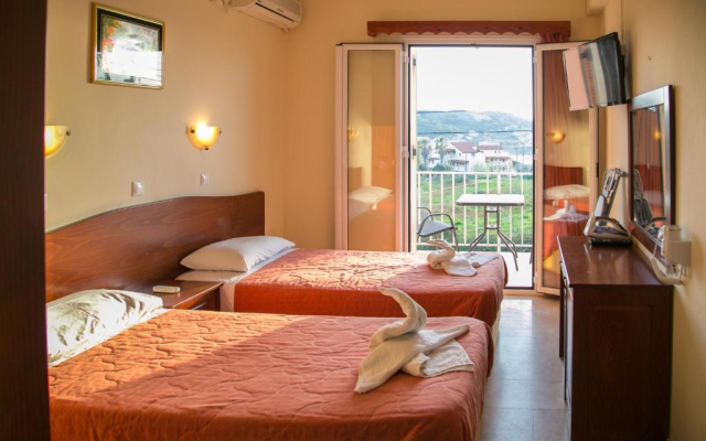 Kouros Apartments & Studios