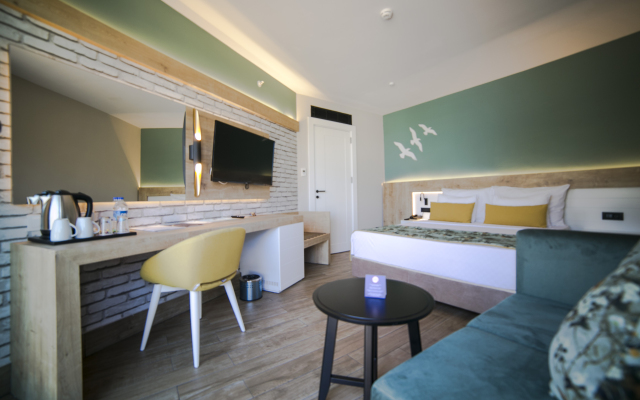 Sailor's Beach Club Hotel