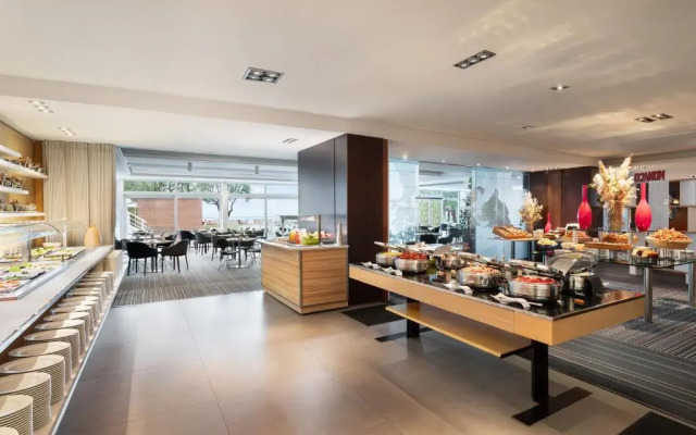 Le Meridien Beach Plaza