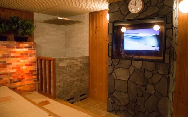 Centurion Ladies Hostel Ueno Park - Caters to Women