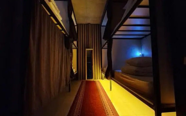 Karvi Hostel & Suites