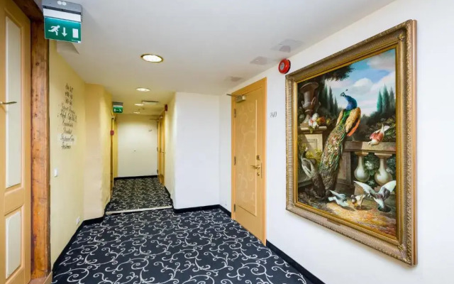 Meriton Old Town Garden Hotel