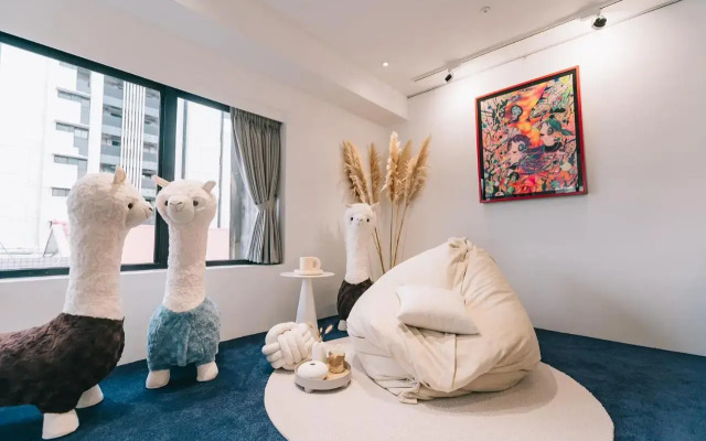 Meistay Art Gallery Hotel