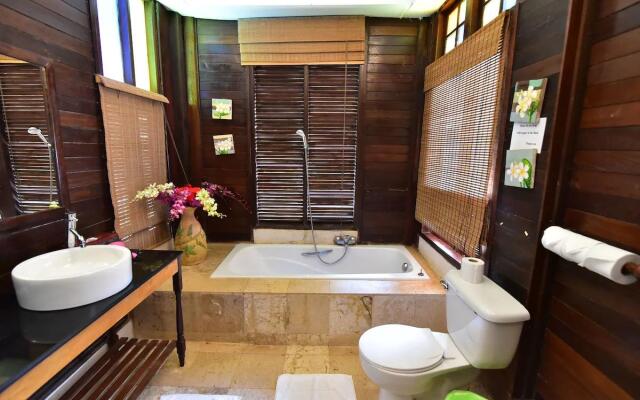 Koh Ngai Thanya Beach Resort Hotel
