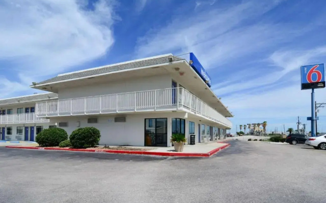 Motel 6 Galveston, TX