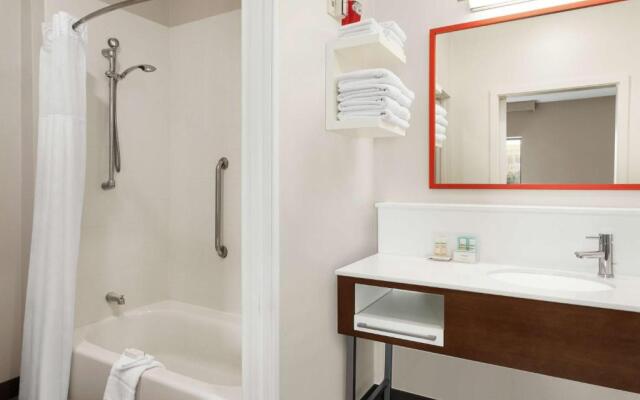 Hampton Inn & Suites Overland Park South