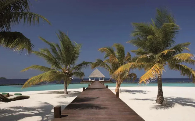 Coco Bodu Hithi Resort