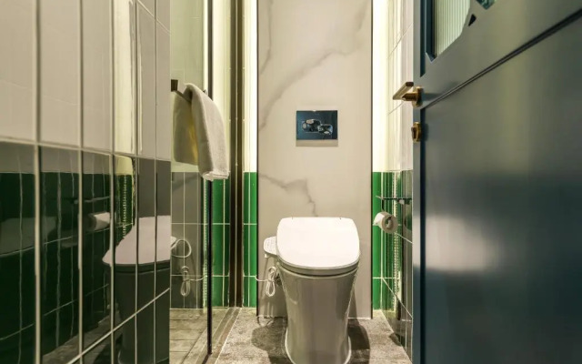 Jinglai Hotel (Shanghai Bund East Nanjing Road Pedestrian Street)