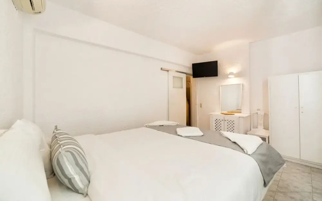 Athermi Suites - Adults Only