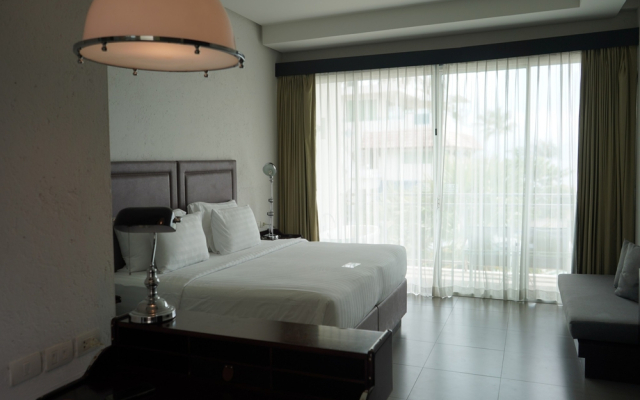 Sugar Palm Grand Hillside