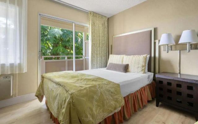 Plantation Hale Suites