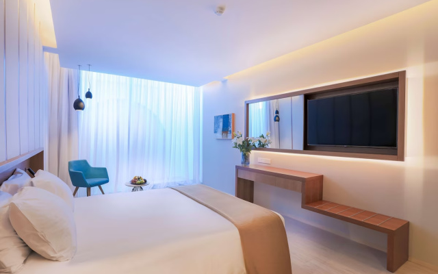 Standard Double room with balcony (full double bed)